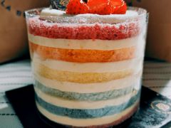彩虹蛋糕切片-巴黎贝甜·生日蛋糕(环球中心店)