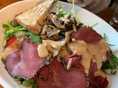 烤牛肉芝麻菜沙拉-ZEMOCAFE·FUSION FOOD(西交利物浦店)