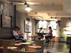 用餐区-星巴克(广州动漫星城东区店)