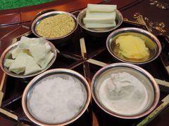 特色蒙古奶食锦盒-大汗行宫园林餐厅