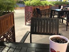 露天位-The Habit Burger Grill 哈比特汉堡(爱琴海店)