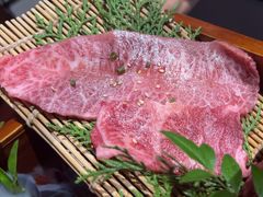 -山川小町·极番烧肉(新地假日广场店)