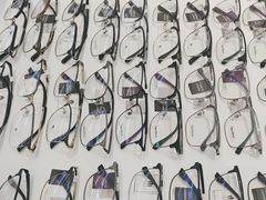 -J-Optical佳视明眼镜·蔡司视觉(青岛金茂览秀城店)