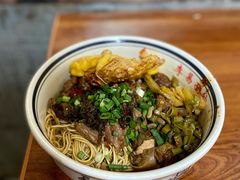 麻辣鸭子和麻辣牛肉双拼-李易面馆(树木岭店)