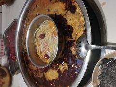 特色鸳鸯锅底-岗上渣渣老火锅(两路口店)