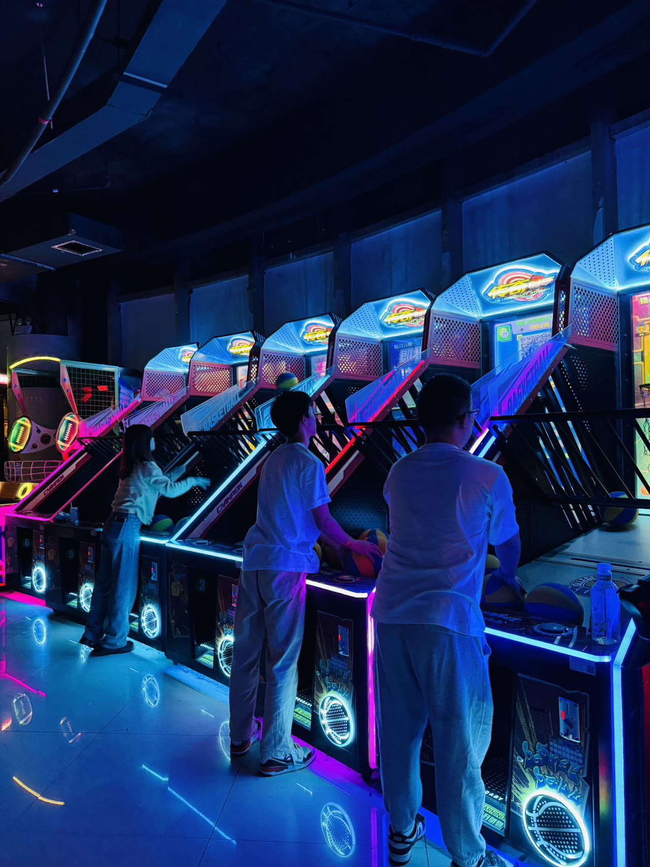 🚇2号口旁
📍火迷潮玩基地
3000平的荒废鬼屋里藏着僵👻,鬼