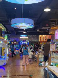 -卡通尼乐园(荟聚中心店)