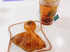 爆浆牛角-六贤记(杭州龙湖滨江天街店)