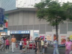 门口-百联又一城停车场