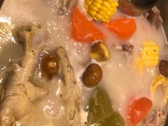 澳门鸡脚猪骨煲-官也街澳门火锅(新源里店)