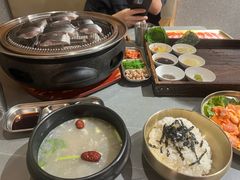 -围炉肉舍•炭烤活鳗•丹东海鲜烤肉(步行街店)