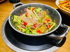 碾辣椒炒肉-吃饭皇帝大(长宁龙之梦店)