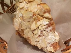 杏仁羊角-麦田工坊(月湖店)