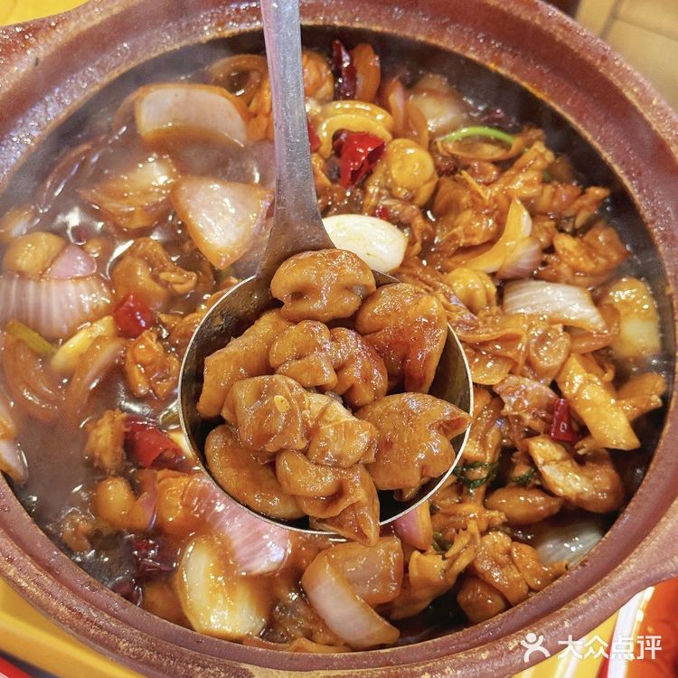 谁懂！竟然在肥肠煲里面吃到“卫生纸”