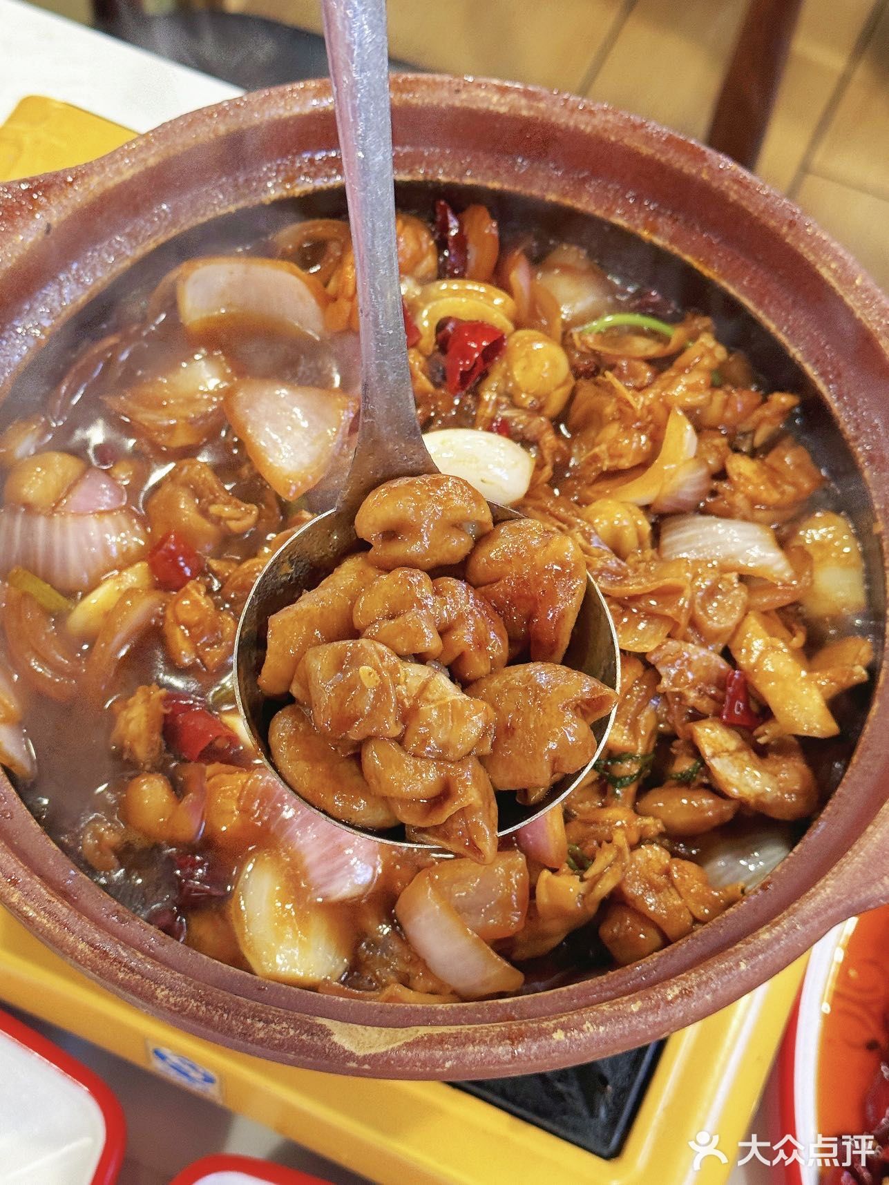 谁懂！竟然在肥肠煲里面吃到“卫生纸”