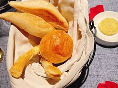 人餐前面包-弦月窗LUNETTE BY AMANDA(复兴路店)