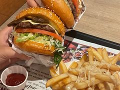 -The Habit Burger Grill 哈比特汉堡(复兴soho店)