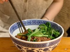 辣肉面-沪西老弄堂面馆(定西路店)