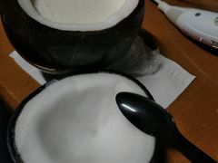 -志龙皇冠吃货椰子铺