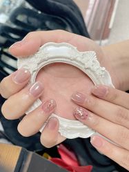 -芊屿芊浔美甲