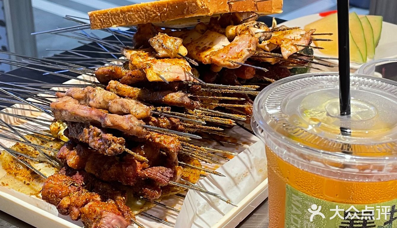 挑战吃遍学校附近50家巨巨巨好吃😋