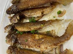 香煎杂鱼-鹏城人家海鲜酒家·23年老字号(较场尾店)