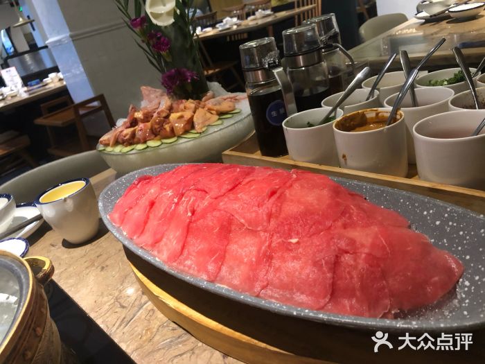 酸喜·三度酸·贵州味现切牛肉拼盘图片