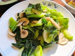 青菜炒蘑菇-大牌大·传统杭帮菜(湖滨店)