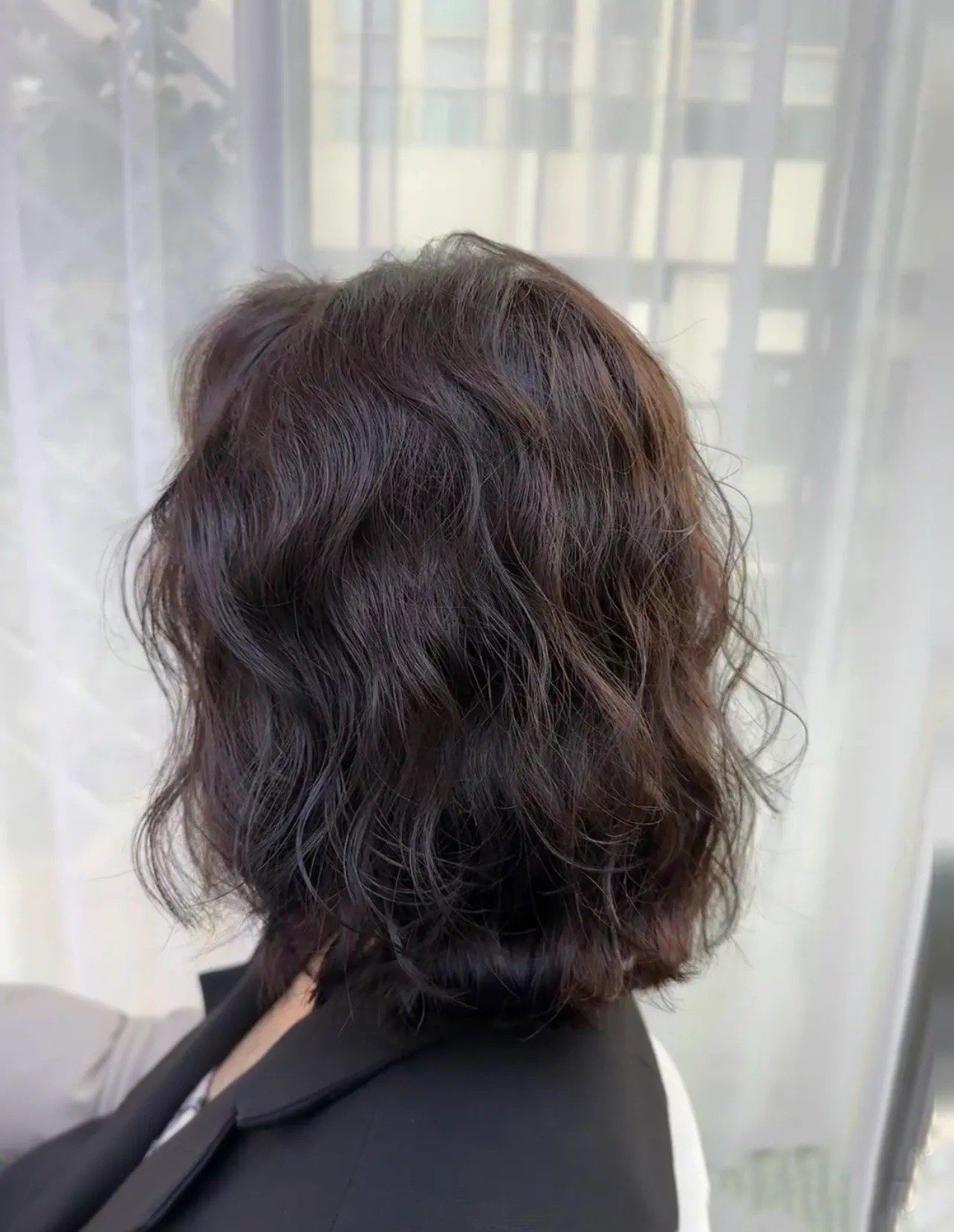 n	●	空气感锁骨卷:浪漫自