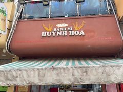 -Bánh Mì Huynh Hoa