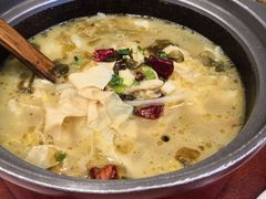 石锅酸菜鱼-周鱼小馆石锅酸菜鱼(活力汇店)