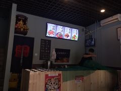 -愉肴麻辣香锅(中北镇店)