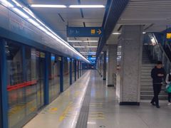 -体育场(地铁站)