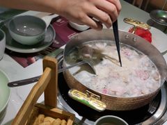 -洪氏嗨捞·广东猪肚鸡·椰子鸡火锅(西咸万象城店)