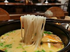 -银米·云南传统过桥米线(双廊黑金冠店)