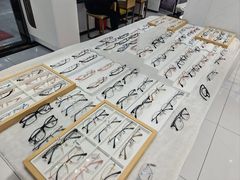 -光明眼镜·蔡司授权(徐泾店)
