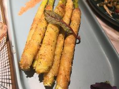 香煎芦笋楠肉卷-蜜桃花开·中西融合菜E&W(南长街店)