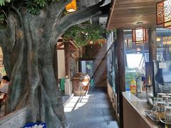 -茅台镇网红溶洞餐厅·茅帮菜馆