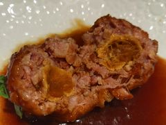 鸭蛋黄狮子头-梅飞酒家(桑园路店)