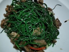 沙葱炒羊肉-巴扎美食·新疆菜·西域歌舞表演餐厅(新疆大厦店)