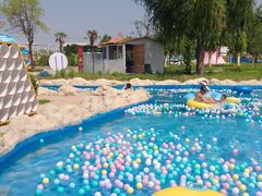 -黄河谷马拉湾海浪浴场