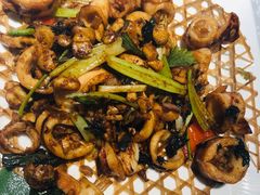 沙姜爆有膏鲜鱿-五稻厨房粤西菜(新闻店)