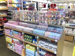 -名创优品(北京新中关购物中心地铁层店)