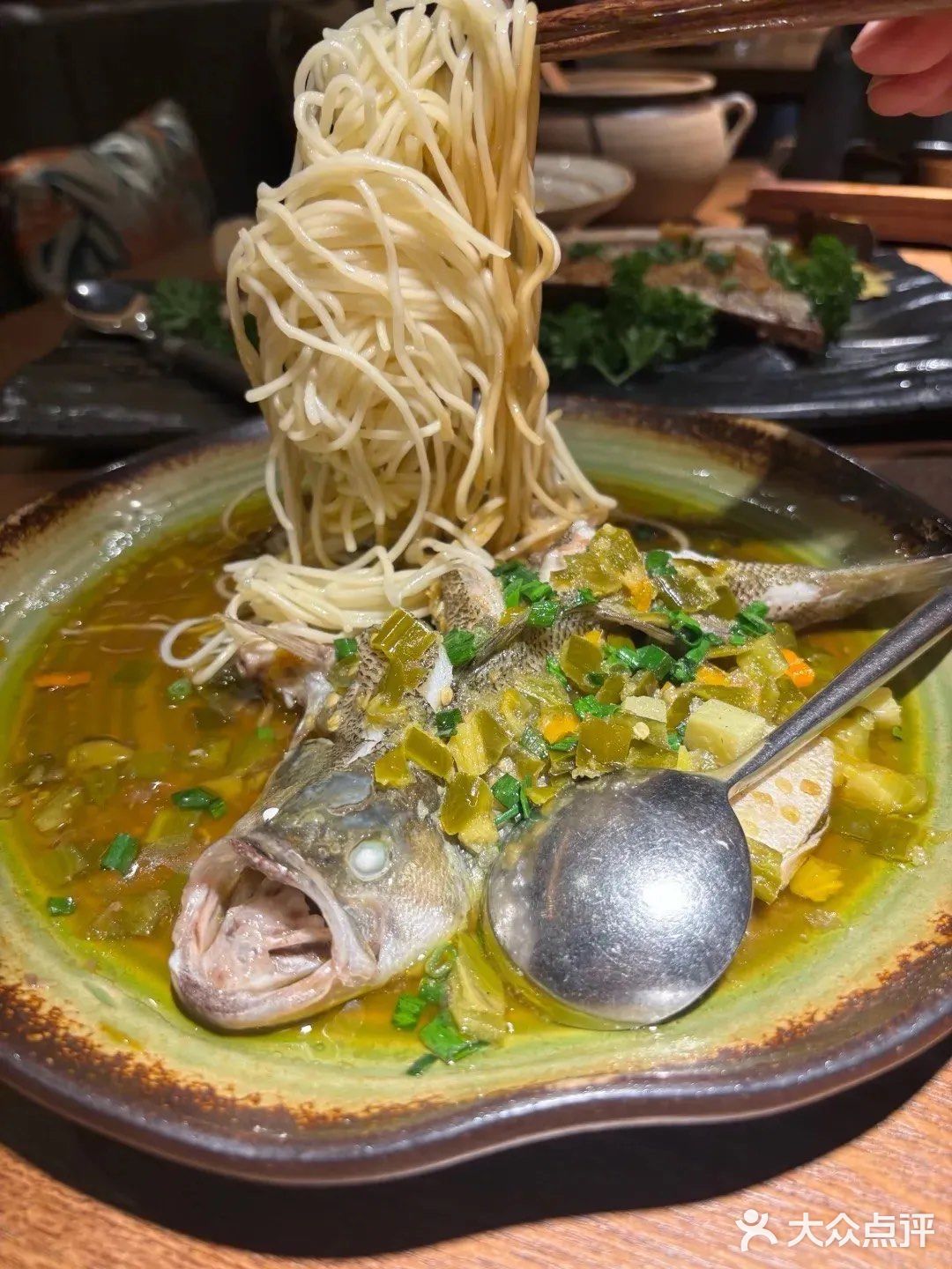 在杭州大厦吃到会冒烟的浙菜！这波摩登混搭我服