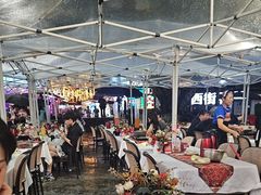 -刘姐啤酒鱼民族演艺餐厅(西街总店)