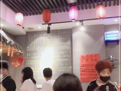 大堂-爆炸头阿姨小四川正宗川味小吃(无任何分店)