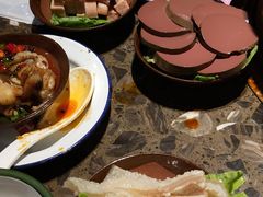 -沪小二炭火蛙锅(淮海中路美食不夜城店)