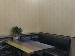 -扒虾小妹儿麻辣海鲜(宏图街店)