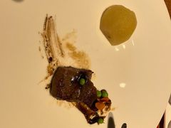 香煎牛排配库尔勒香梨-鲤院·新中式美学·庭院餐厅(夫子庙店)