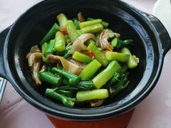 虾酱啫啫芥兰猪耳煲-誉八仙酒楼(静安大悦城店)